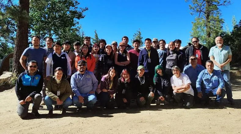 Figura 1. Miembros e investigadores del verano astronómico en el Observatorio Astronómico Nacional en Baja California.