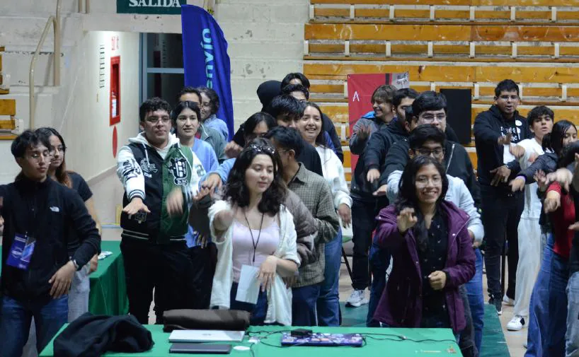 Participantes en el karaoke.